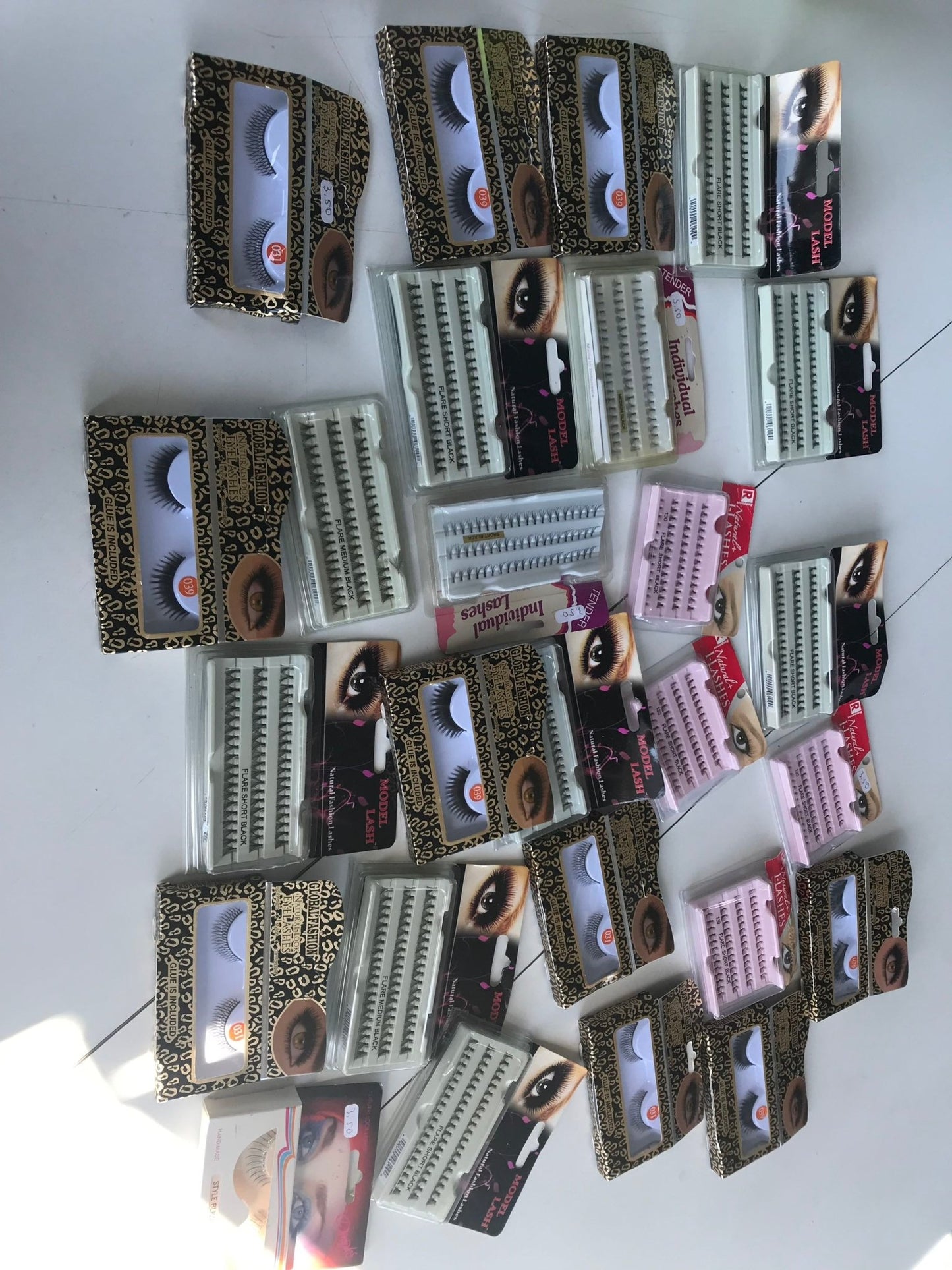 Lot de faux cils - Premium Accessoires from Nkento Ethnik - Just €10! Shop now at Nkento Ethnik